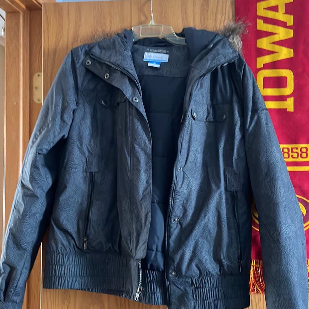 Brand new Columbia jacket size xl with removable fur